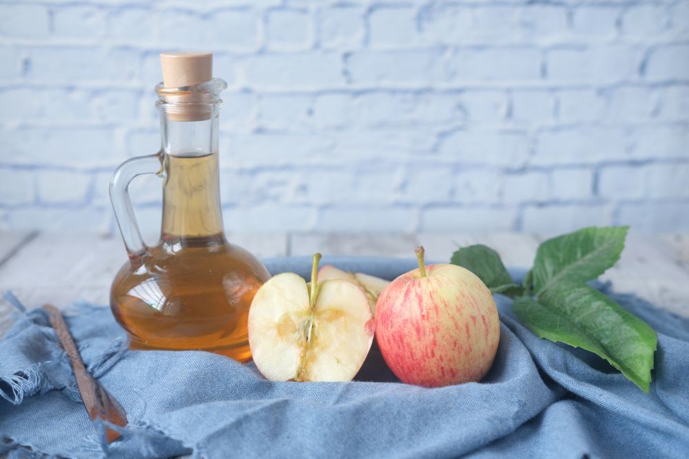 APPLE CIDER VINEGAR FOOT SOAK. WHAT IS IT, AND DOES IT WORK?